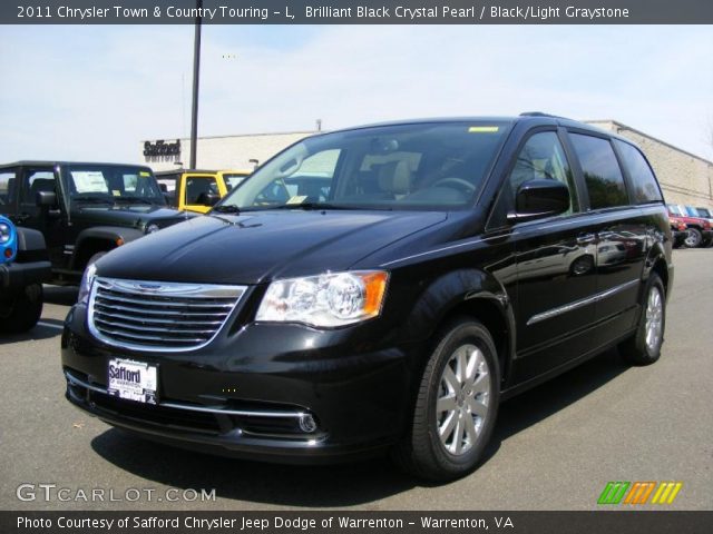 2011 Chrysler Town & Country Touring - L in Brilliant Black Crystal Pearl
