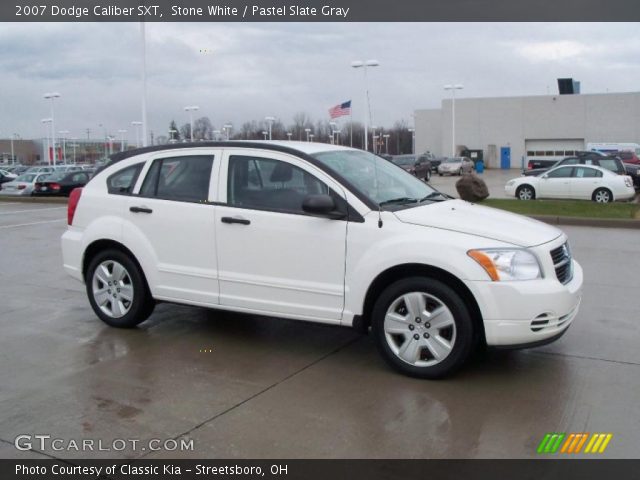 2007 Dodge Caliber SXT in Stone White
