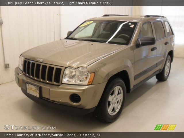 2005 Jeep Grand Cherokee Laredo in Light Khaki Metallic
