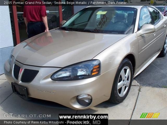 2005 Pontiac Grand Prix Sedan in Sedona Beige Metallic