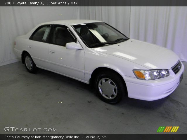 2000 Toyota Camry LE in Super White
