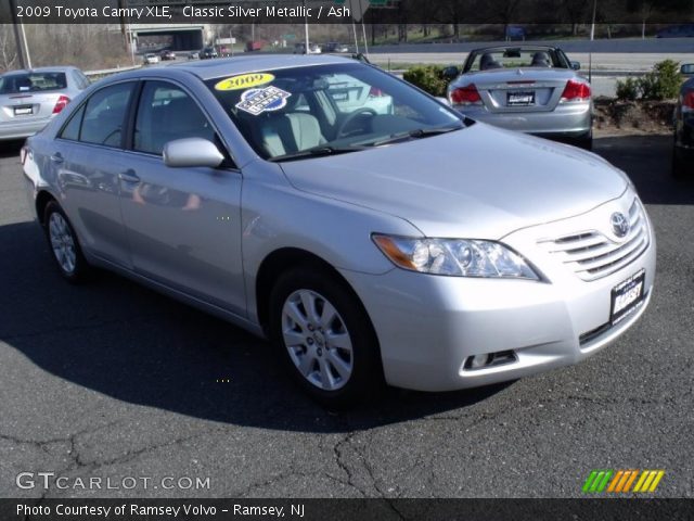 2009 Toyota Camry XLE in Classic Silver Metallic