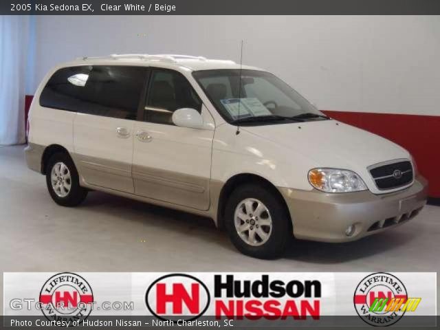 2005 Kia Sedona EX in Clear White