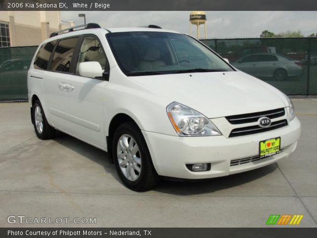 2006 Kia Sedona EX in White