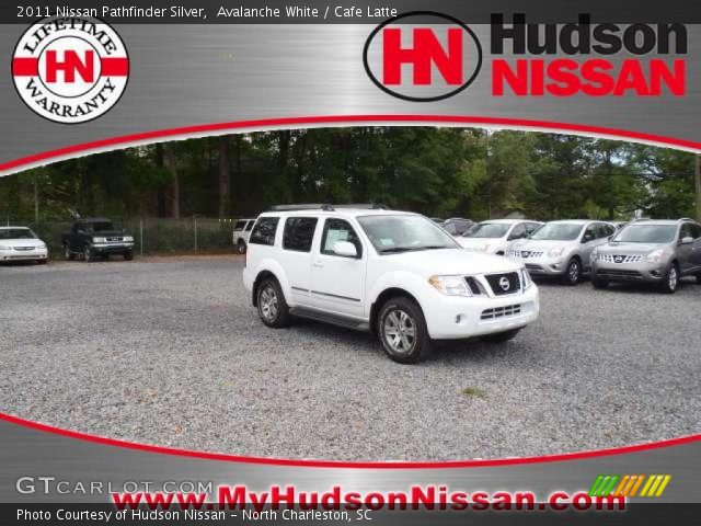 2011 Nissan Pathfinder Silver in Avalanche White