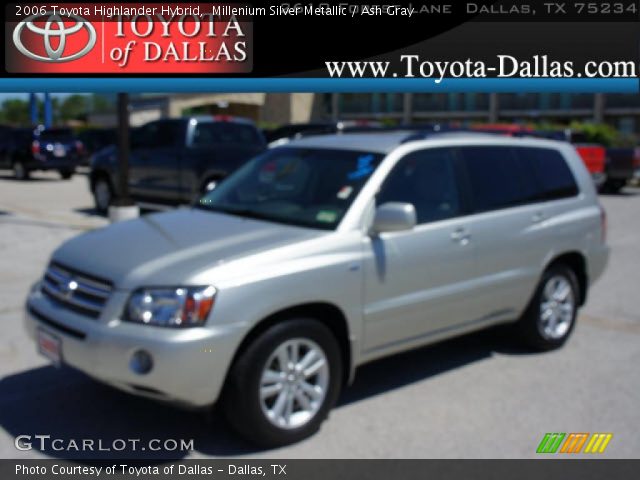 2006 Toyota Highlander Hybrid in Millenium Silver Metallic