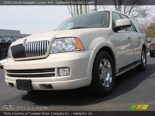 2006 Lincoln Navigator Luxury 4x4 in Cashmere Tri-Coat