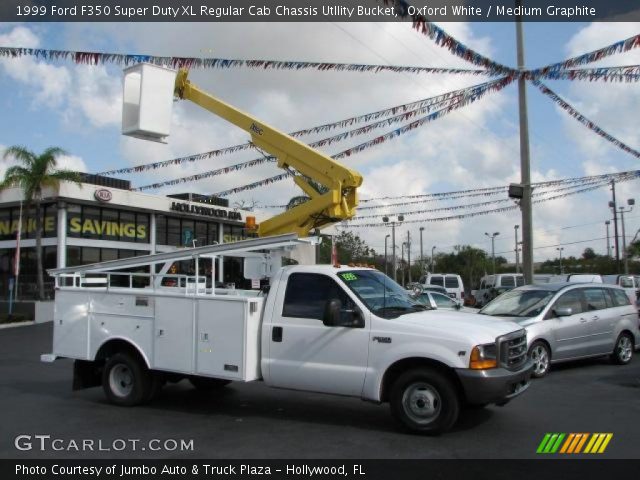1999 Ford F350 Super Duty XL Regular Cab Chassis Utllity Bucket in Oxford White
