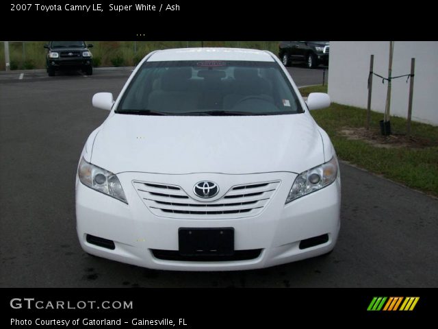 2007 Toyota Camry LE in Super White