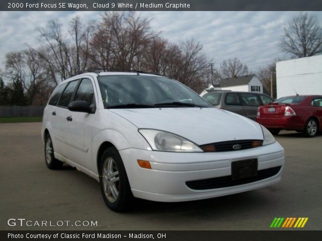2000 Ford Focus SE Wagon in Cloud 9 White