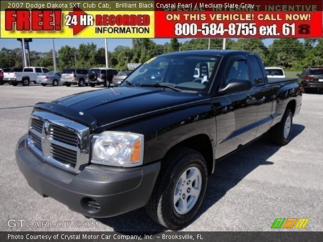 2007 Dodge Dakota SXT Club Cab in Brilliant Black Crystal Pearl
