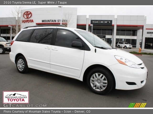 2010 Toyota Sienna LE in Super White