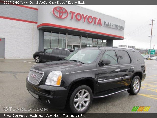 2007 GMC Yukon Denali AWD in Onyx Black