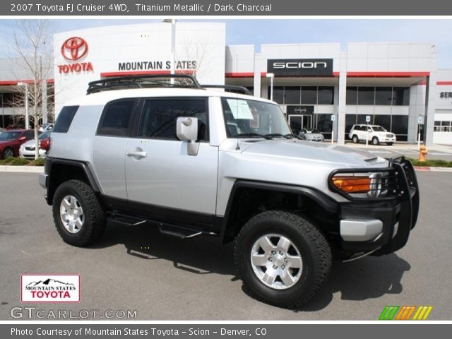 2007 Toyota FJ Cruiser 4WD in Titanium Metallic