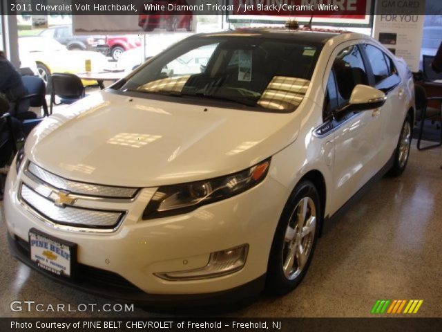 2011 Chevrolet Volt Hatchback in White Diamond Tricoat