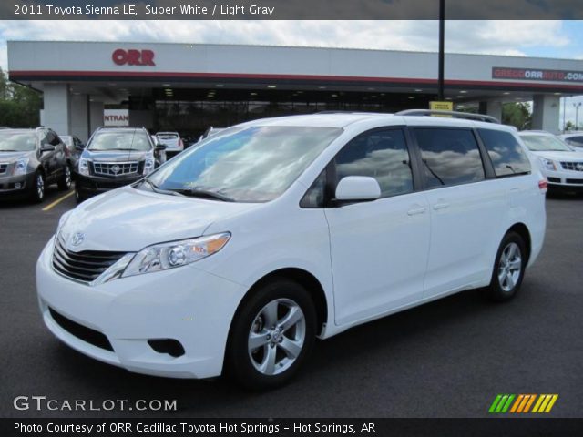 2011 Toyota Sienna LE in Super White