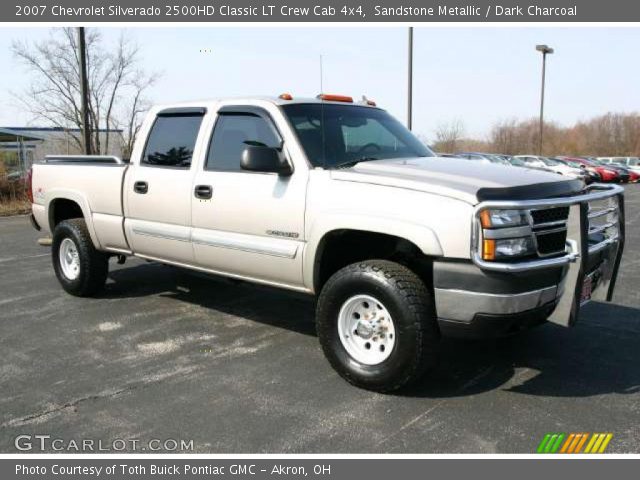 2007 Chevrolet Silverado 2500HD Classic LT Crew Cab 4x4 in Sandstone Metallic