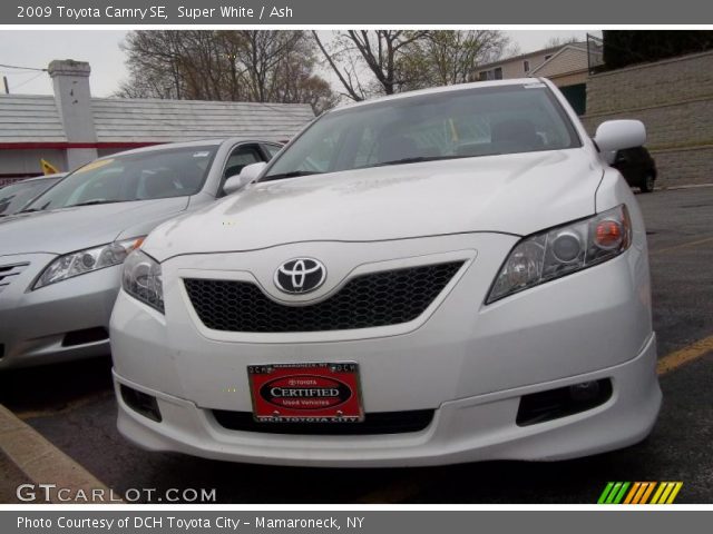 2009 Toyota Camry SE in Super White