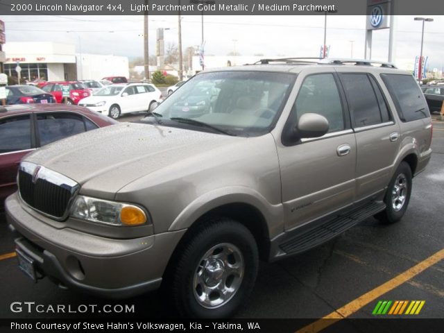 2000 Lincoln Navigator 4x4 in Light Parchment Gold Metallic