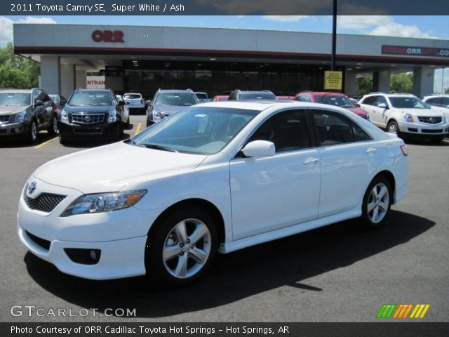 2011 Toyota Camry SE in Super White