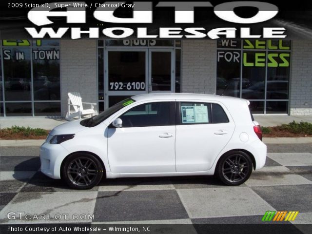 2009 Scion xD  in Super White