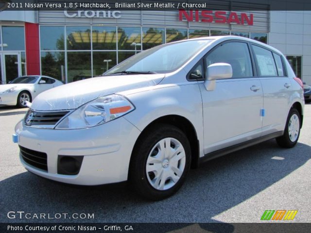 2011 Nissan versa hatchback silver #9