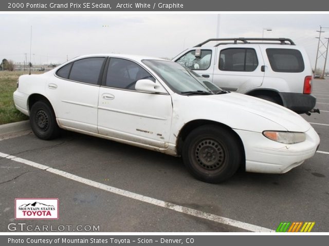 2000 Pontiac Grand Prix SE Sedan in Arctic White