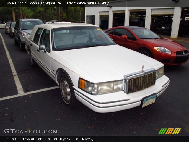 1994 Lincoln Town Car Signature in Performance White