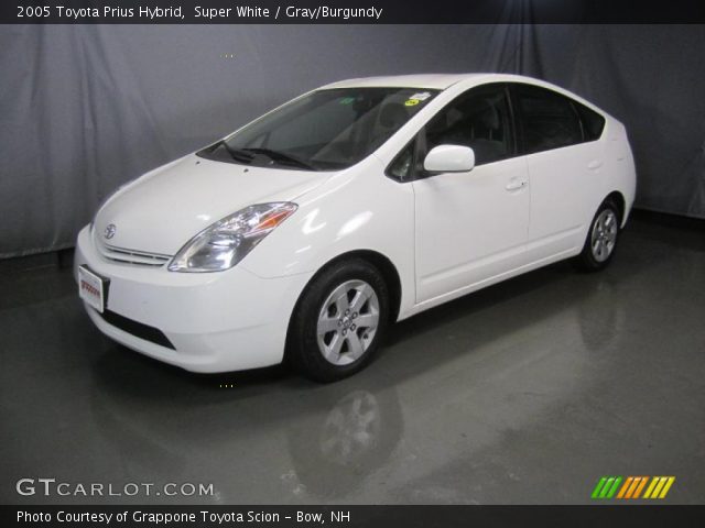 2005 Toyota Prius Hybrid in Super White