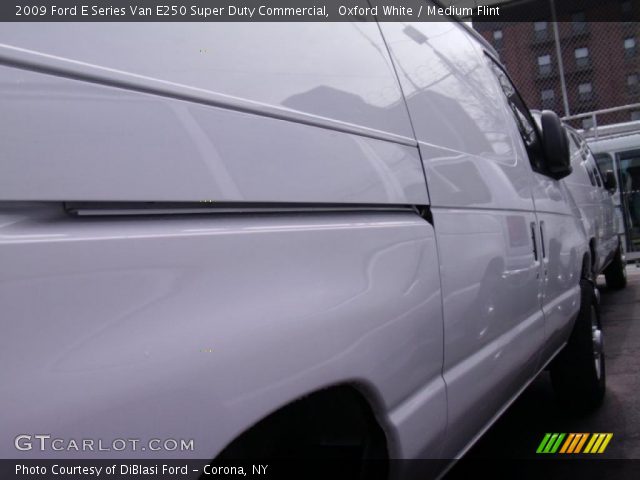 2009 Ford E Series Van E250 Super Duty Commercial in Oxford White