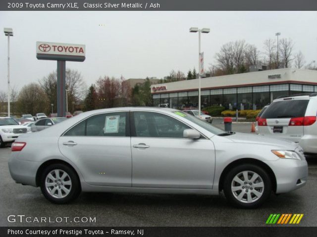 2009 Toyota Camry XLE in Classic Silver Metallic