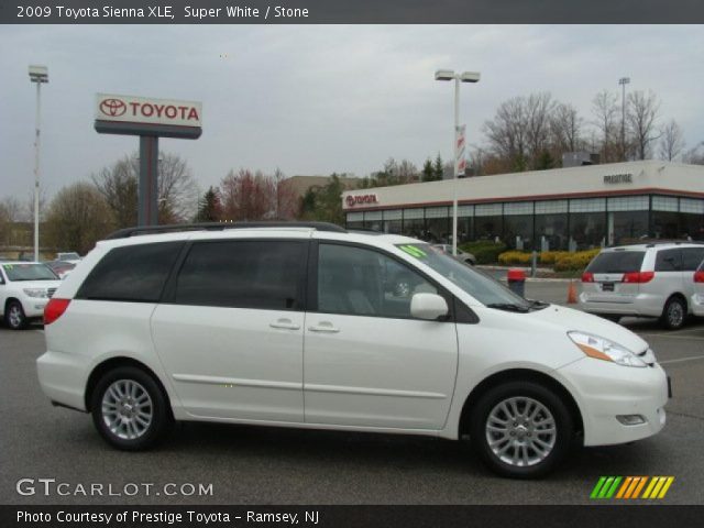 2009 Toyota Sienna XLE in Super White