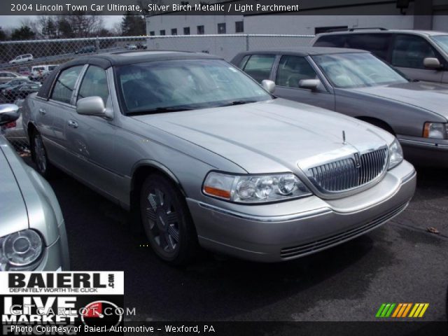 2004 Lincoln Town Car Ultimate in Silver Birch Metallic