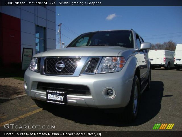 2008 Nissan Pathfinder SE 4x4 in Silver Lightning