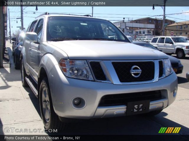 2008 Nissan Pathfinder SE 4x4 in Silver Lightning