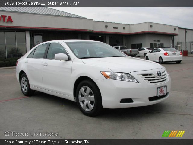 2009 Toyota Camry LE in Super White