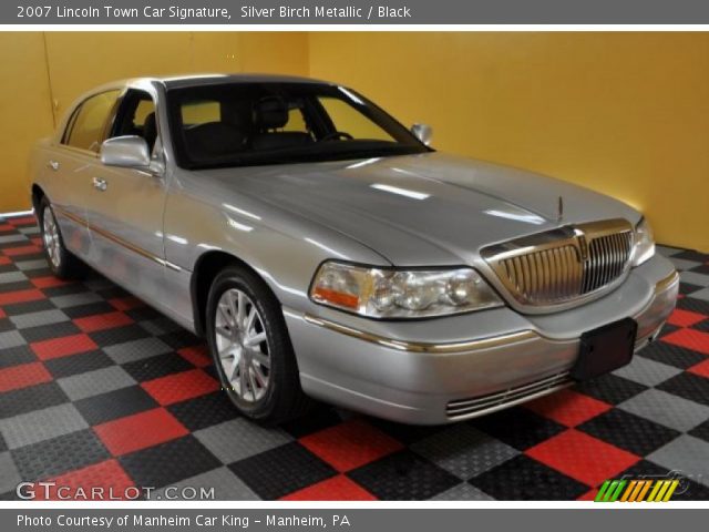 2007 Lincoln Town Car Signature in Silver Birch Metallic