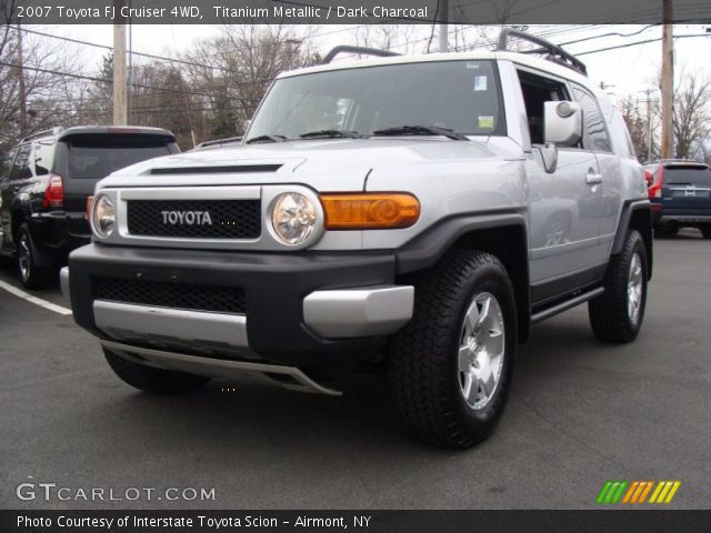 2007 Toyota FJ Cruiser 4WD in Titanium Metallic