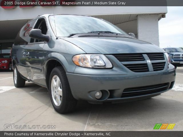 2005 Dodge Grand Caravan SXT in Magnesium Pearl