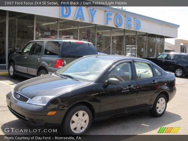 2007 Ford Focus ZX4 SE Sedan in Pitch Black