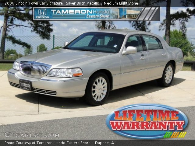 2006 Lincoln Town Car Signature in Silver Birch Metallic
