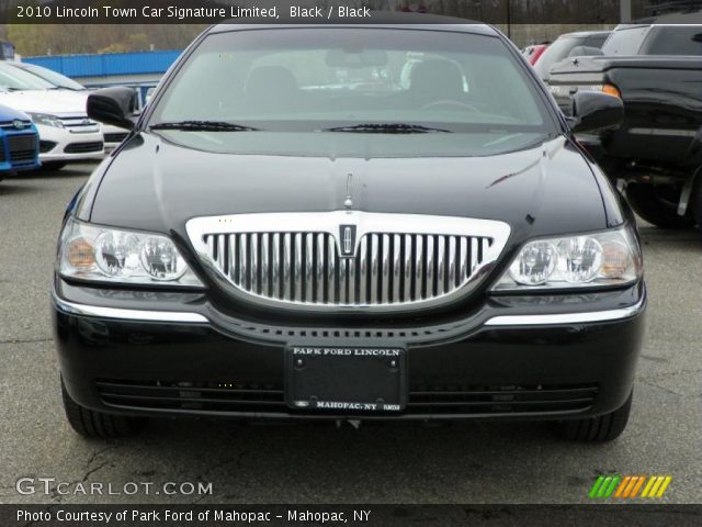 2010 Lincoln Town Car Signature Limited in Black