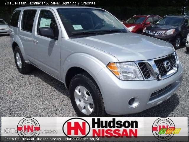 2011 Nissan Pathfinder S in Silver Lightning