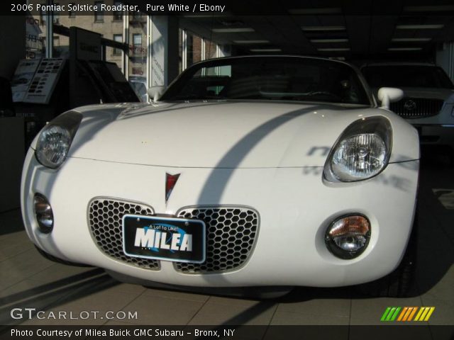2006 Pontiac Solstice Roadster in Pure White