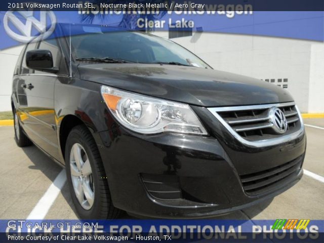 2011 Volkswagen Routan SEL in Nocturne Black Metallic