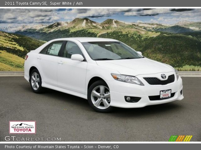 2011 Toyota Camry SE in Super White
