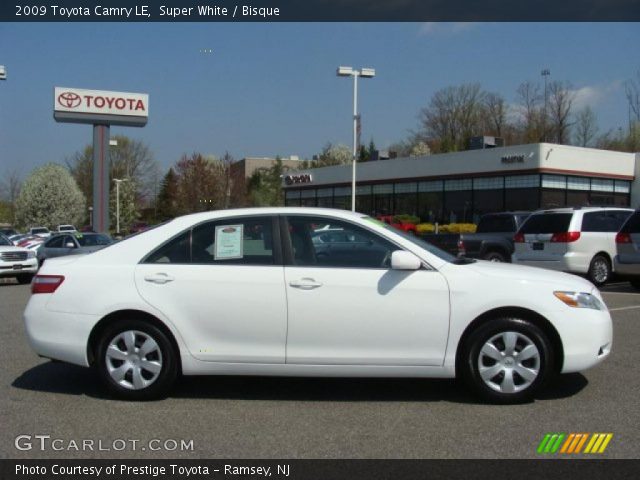 2009 Toyota Camry LE in Super White