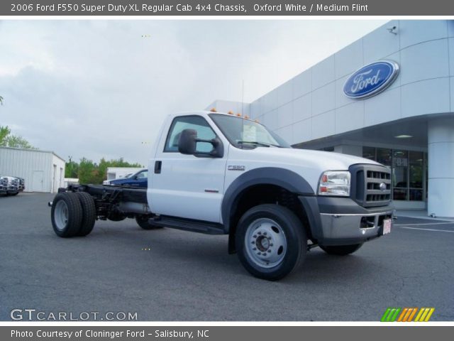 2006 Ford F550 Super Duty XL Regular Cab 4x4 Chassis in Oxford White