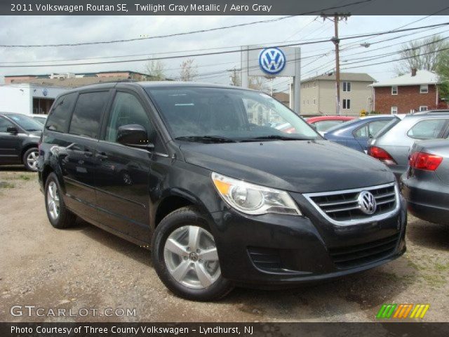 2011 Volkswagen Routan SE in Twilight Gray Metallic