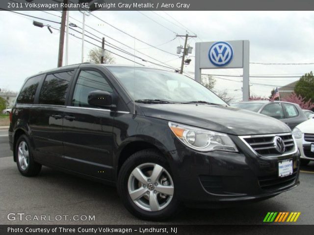 2011 Volkswagen Routan SE in Twilight Gray Metallic